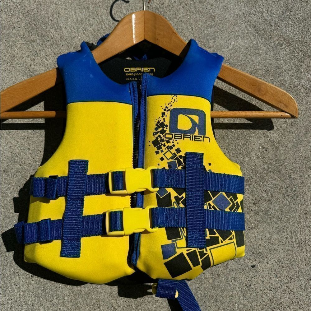 O’Brien youth life vest !!! 30-50 lbs!! Like new!